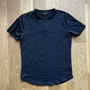 Cuts curve hem, Henley shirt